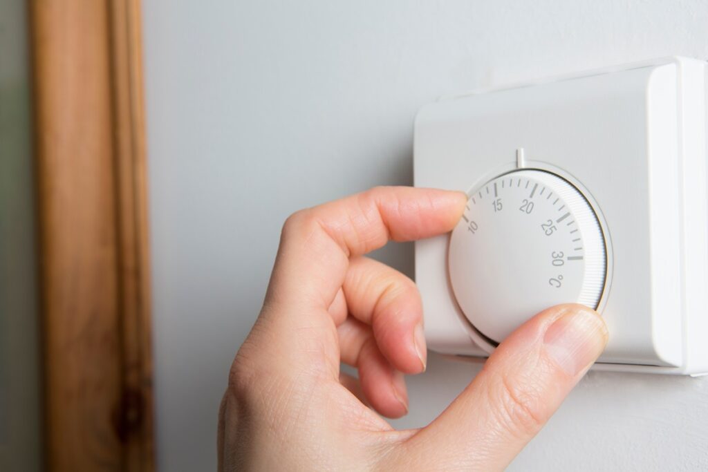 Why Your Thermostat Keeps Clicking On & Off?